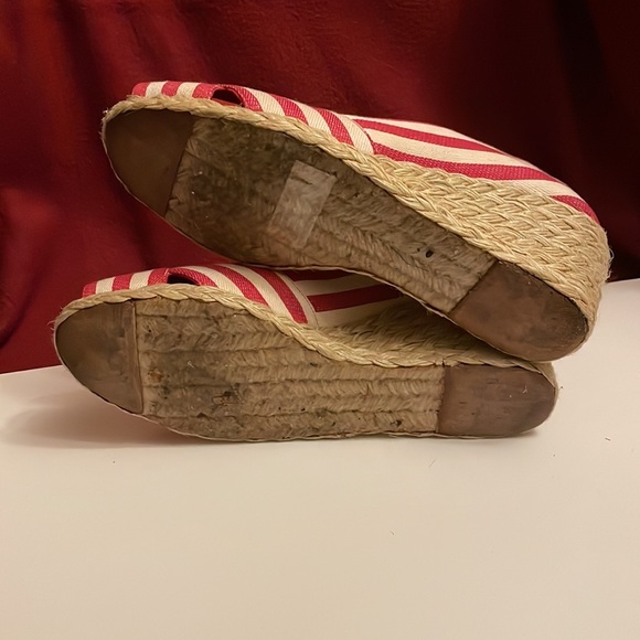 🎉HOST PICK🎉RALPH LAUREN, EUC. women’s Size 9.5 Red and white espadrilles. - Picture 5 of 5